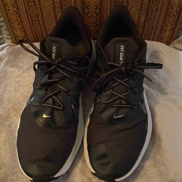 Nike run shield men’s shoes. - Picture 1 of 7